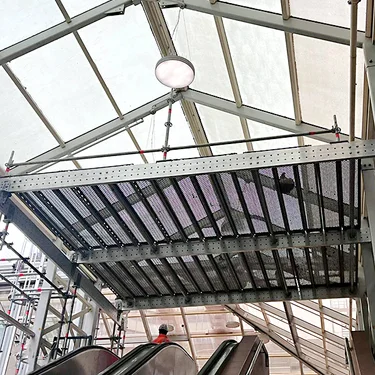 Renovatie dak boven roltrap met Layher allround en Flexbeam systeem