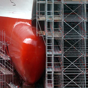 Layher Allround steiger bij onderhoud scheepsbouw