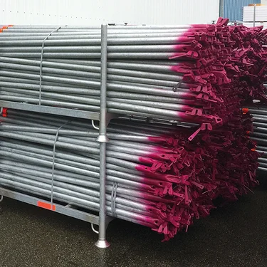 Merken van steigermateriaal rood