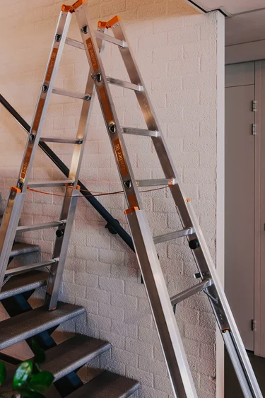 Veilig werken op een trap met een ladder
